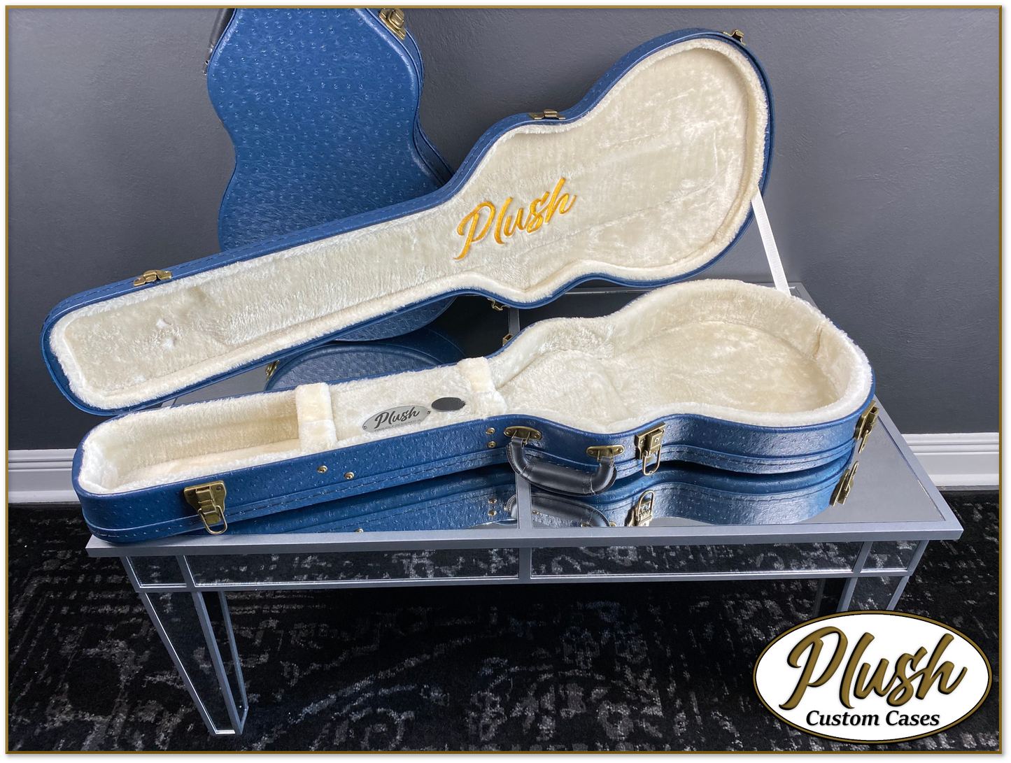 Plush-Paul LP Custom Guitar Case Blue Ostrich with Cream Fur