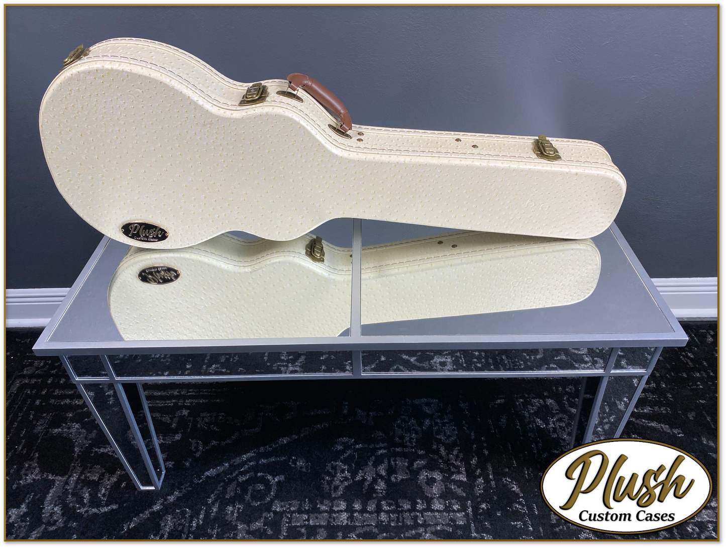 Plush-Paul LP Custom Guitar Case Cream Ostrich with Green Fur