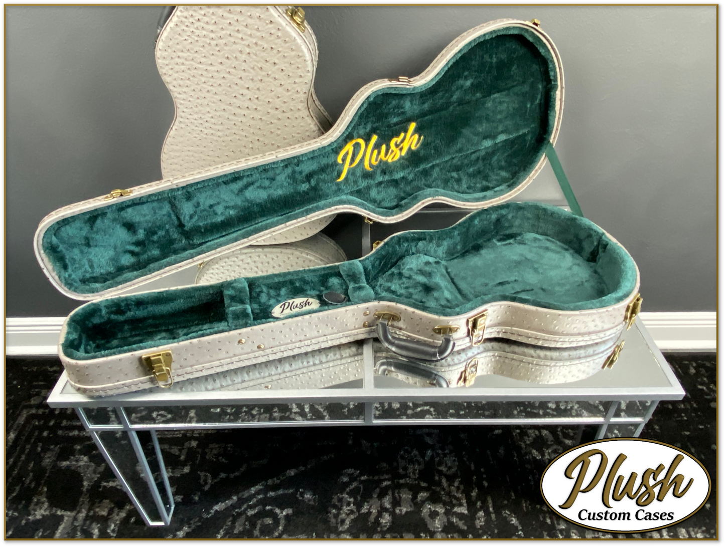 Plush-Paul LP Custom Guitar Case Gray Ostrich with Green Fur