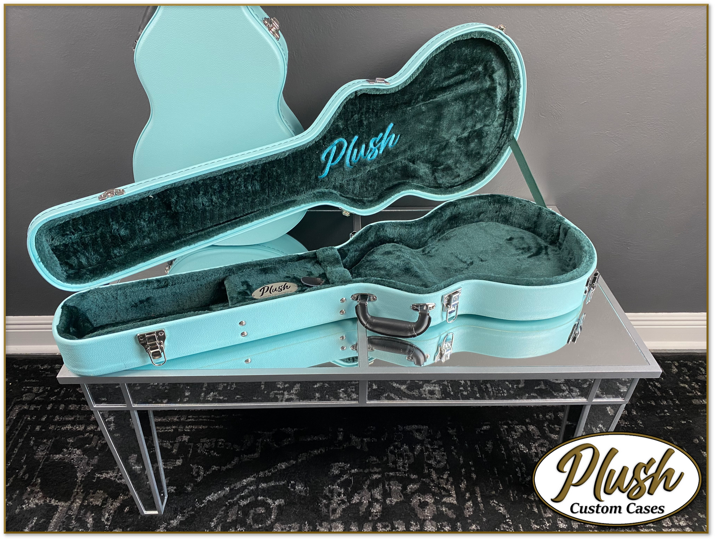 Plush-Paul LP Custom Guitar Case Daylight Blue Tolex with Green Fur