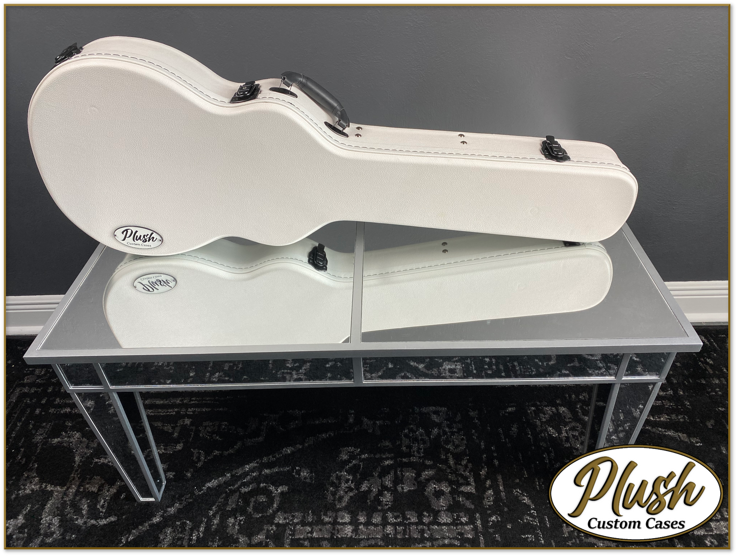 Plush-Paul LP Custom Guitar Case White Tolex with Purple Fur