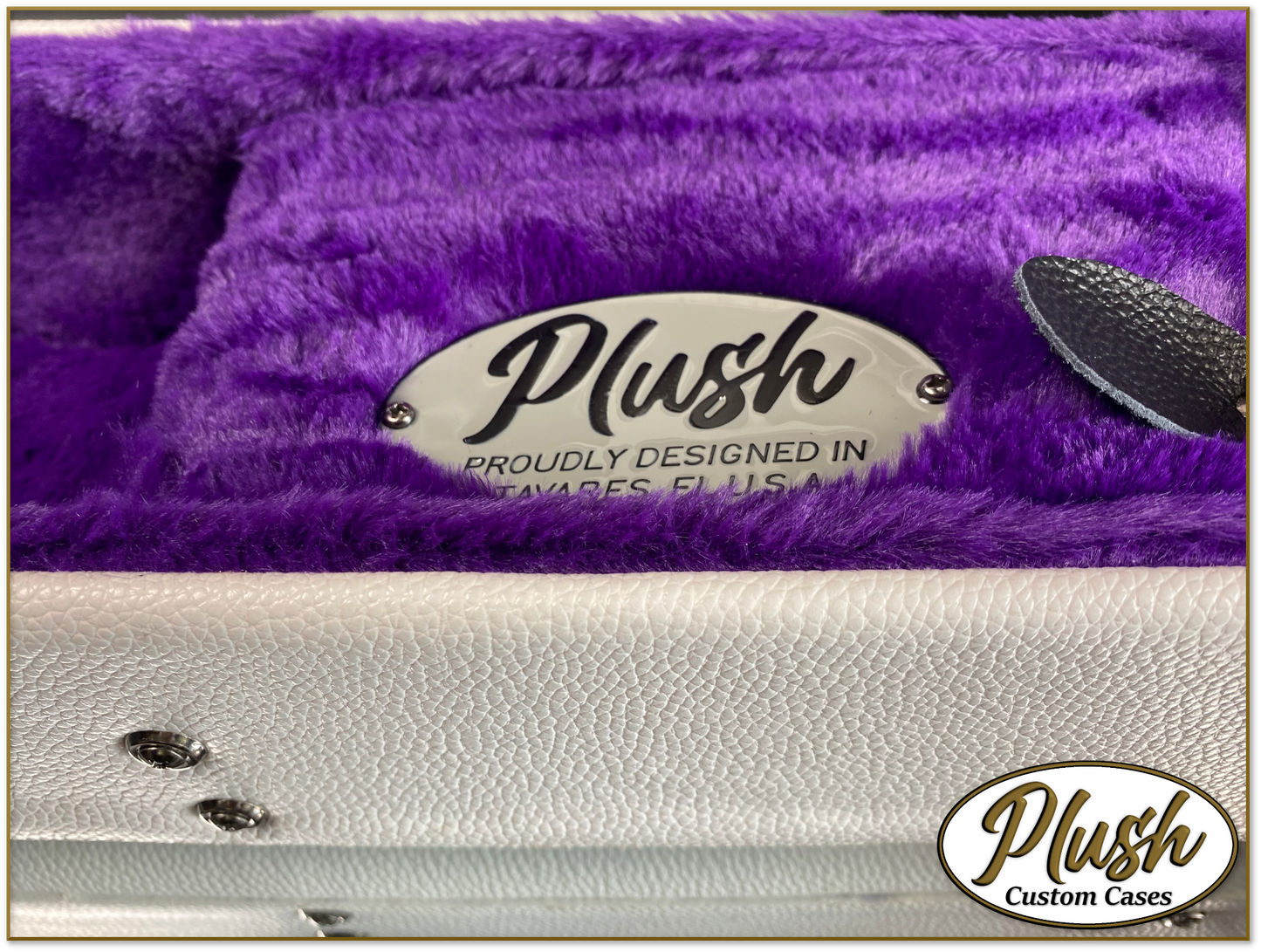 Plush-Paul LP Custom Guitar Case White Tolex with Purple Fur