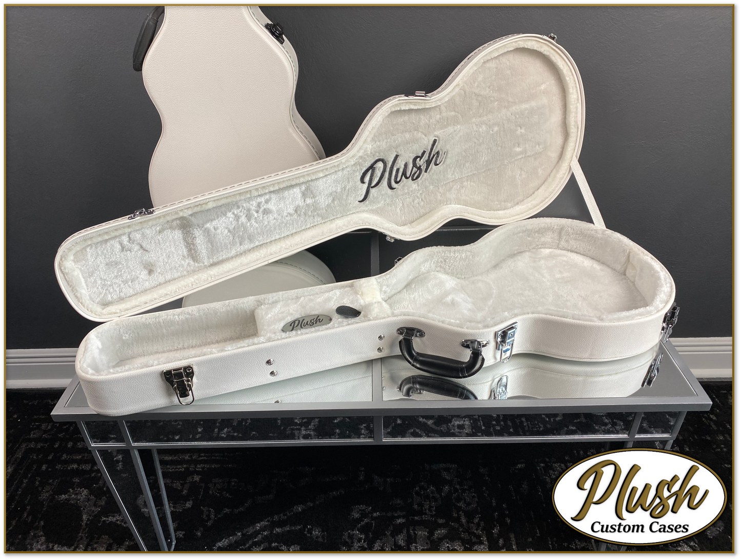 Plush-Paul LP Custom Guitar Case White Tolex with White Fur