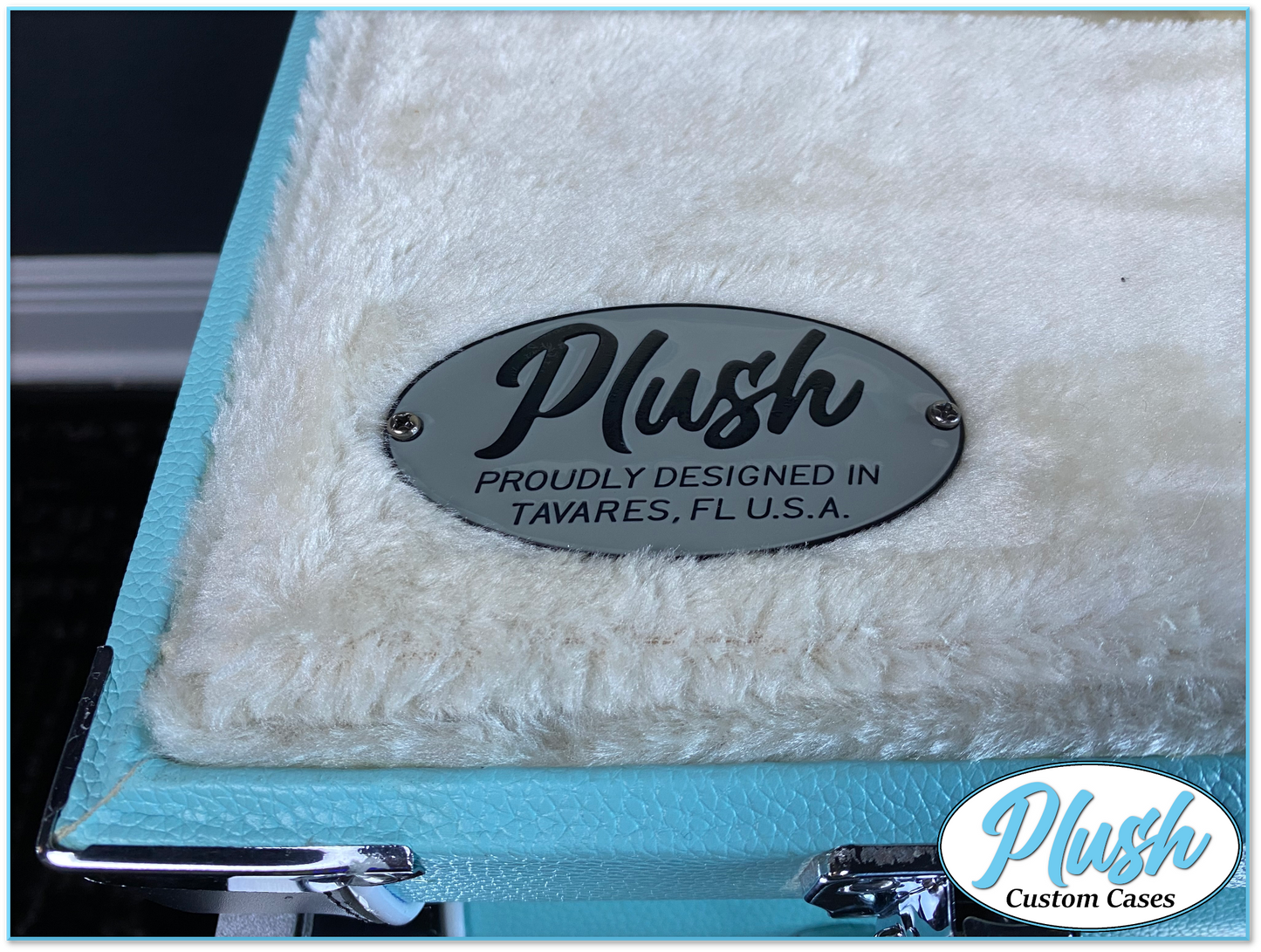 PlushMaster Jazz/Offset Custom Guitar Case Daylight Blue Tolex with Cream Fur