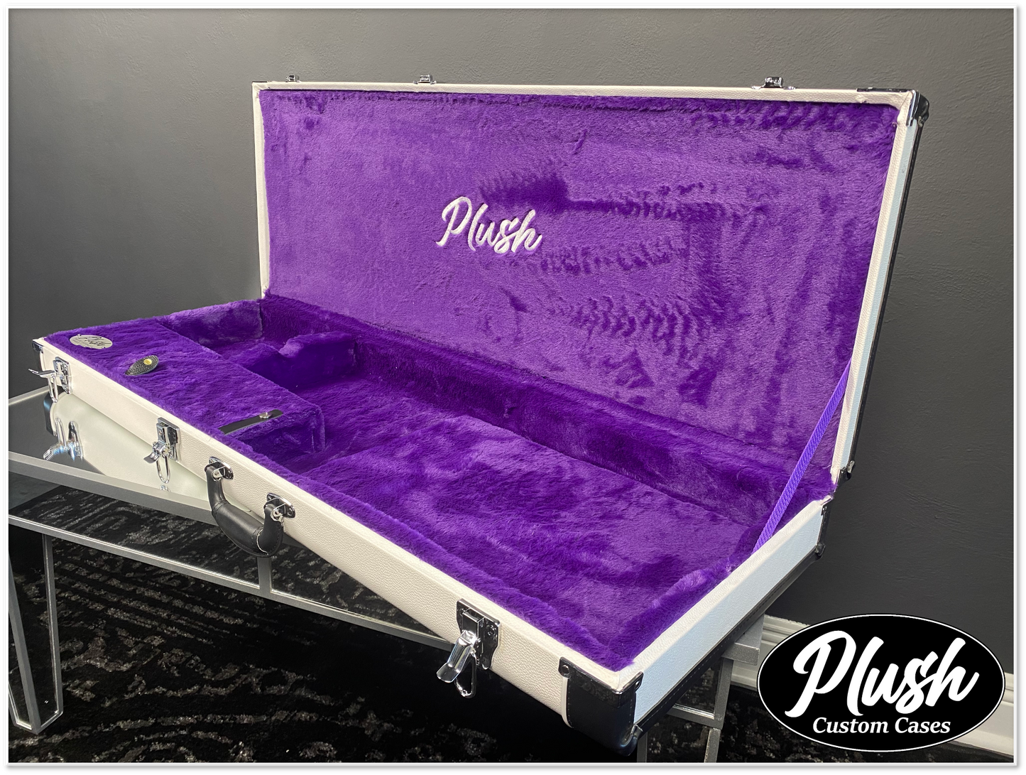 PlushMaster Jazz/Offset Custom Guitar Case White Tolex with Purple Fur